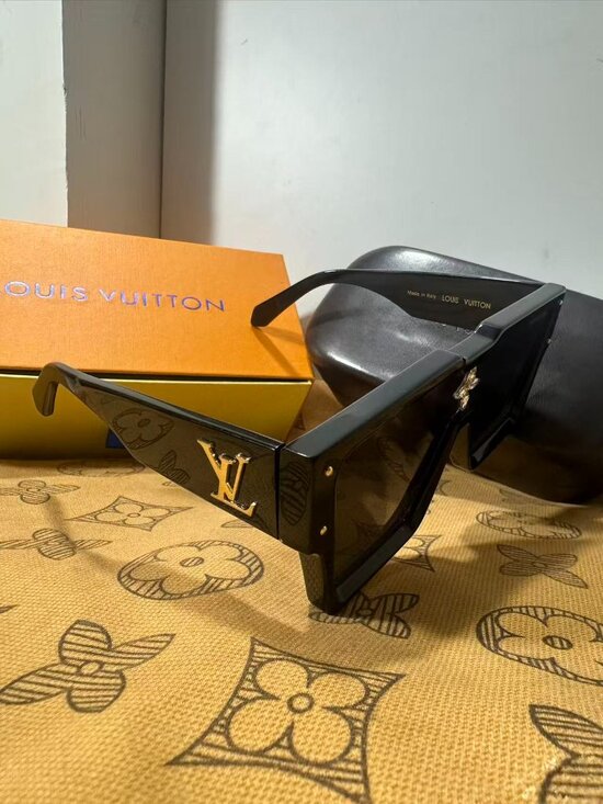 ℒLV sunglasses main image 7